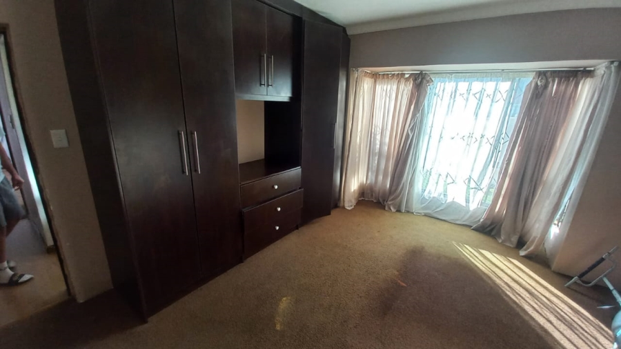 5 Bedroom Property for Sale in Ladybrand Free State